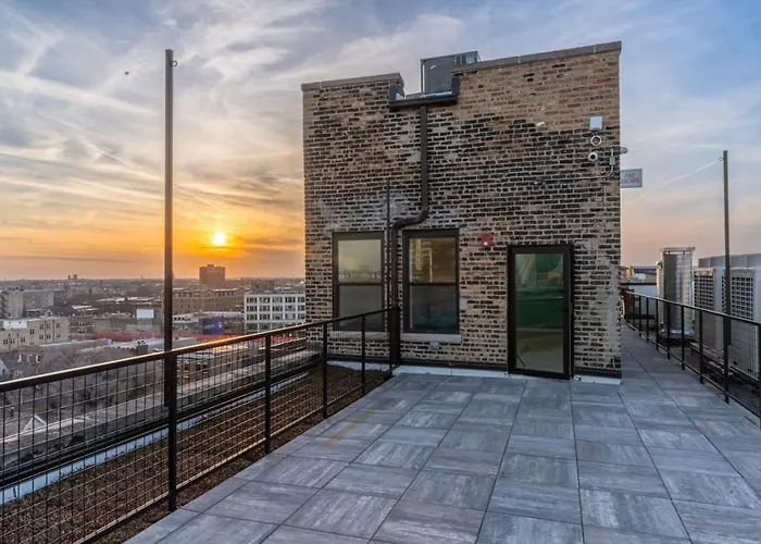 Apartment Regal Stylish Uptown Loft Beachfront Rooftopwfhgym Chicago