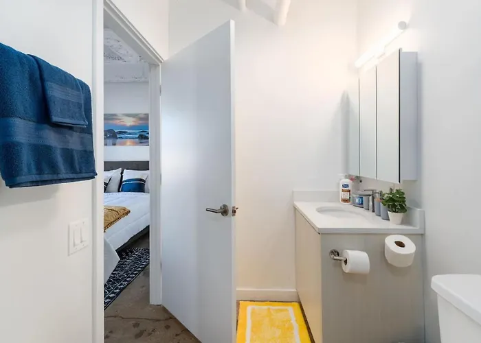Apartment Regal Stylish Uptown Loft Beachfront Rooftopwfhgym Chicago